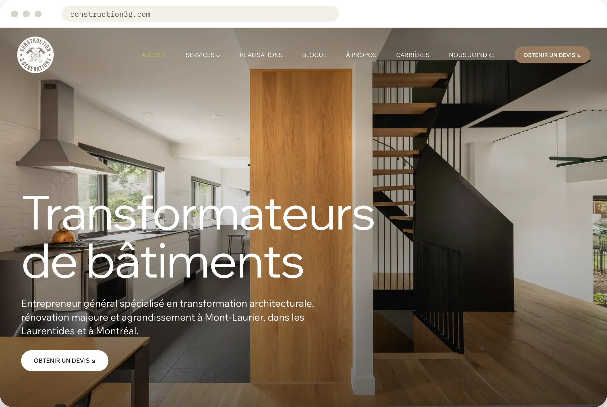 The Construction 3 Générations home page: “Transformateurs de bâtiments” over a kitchen with a wood and black steel staircase.