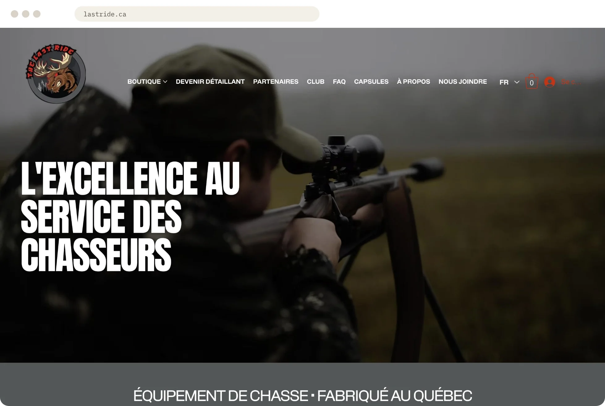 La page d'accueil de The Last Ride : « L'excellence au service des chasseurs », un chasseur qui vise dans un champ brumeux.